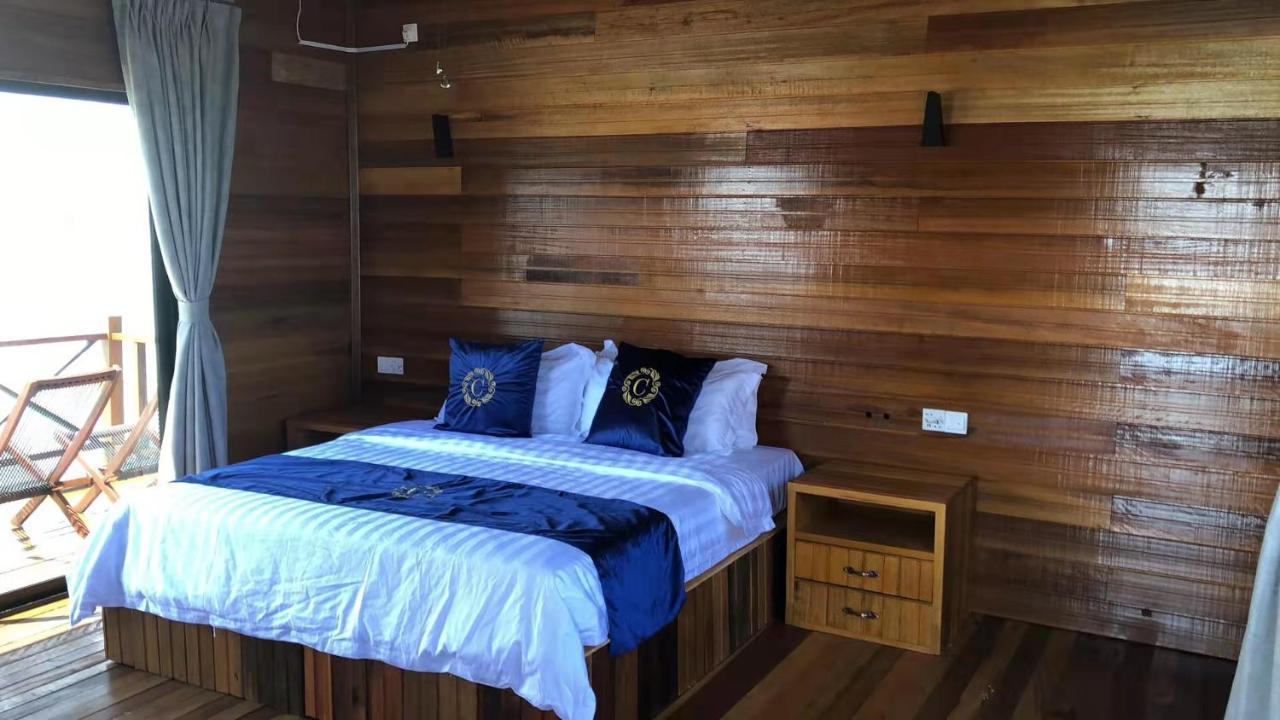 Hôtel Seacoral Water Chalet à Semporna Extérieur photo