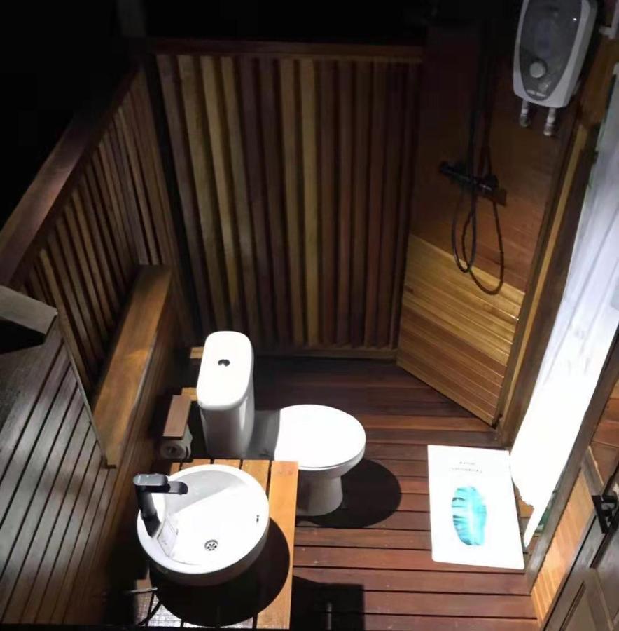 Hôtel Seacoral Water Chalet à Semporna Extérieur photo